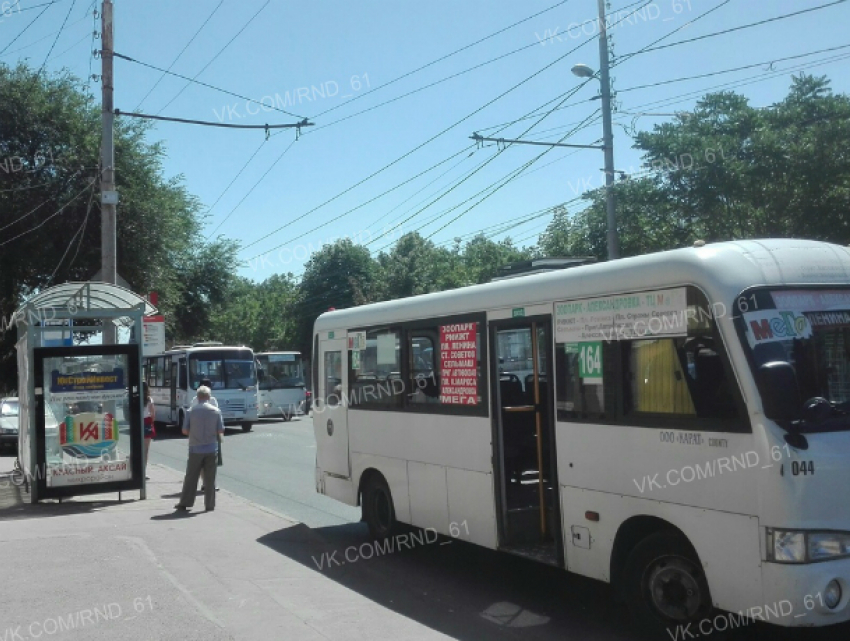 Ослепленные жаждой наживы двое маршрутчиков подрались на остановке Ростова