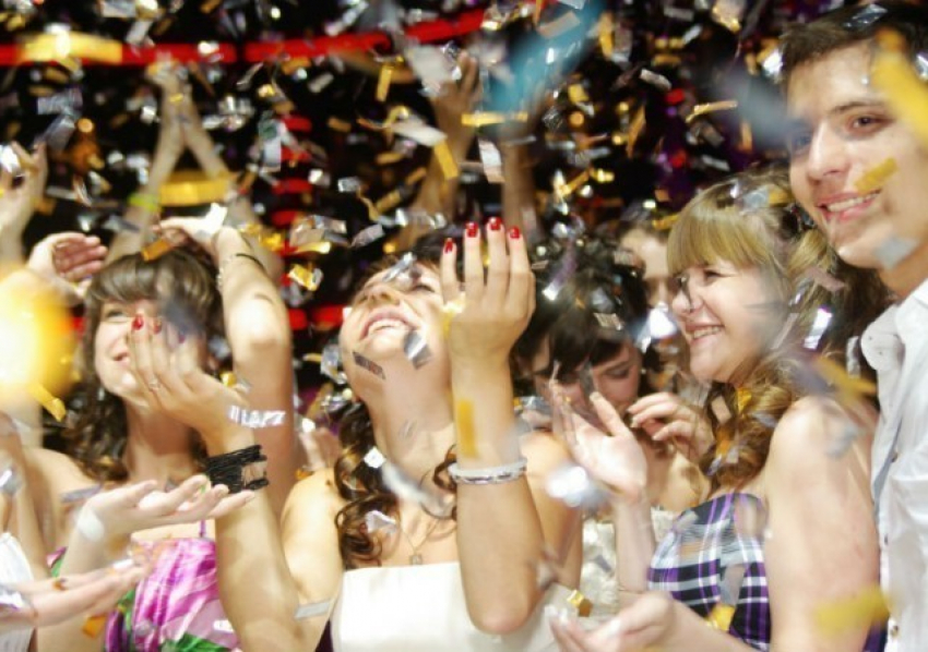 Власти Ростова усилят меры безопасности во время городского выпускного вечера