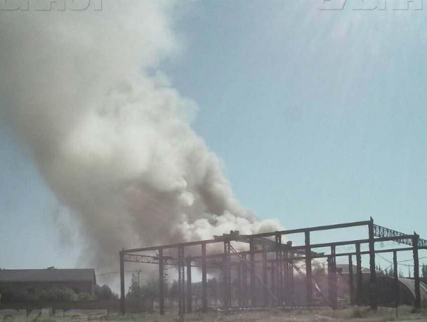 Военные подсчитывают ущерб после пожара в заброшенном корпусе военной части в Ростовской области