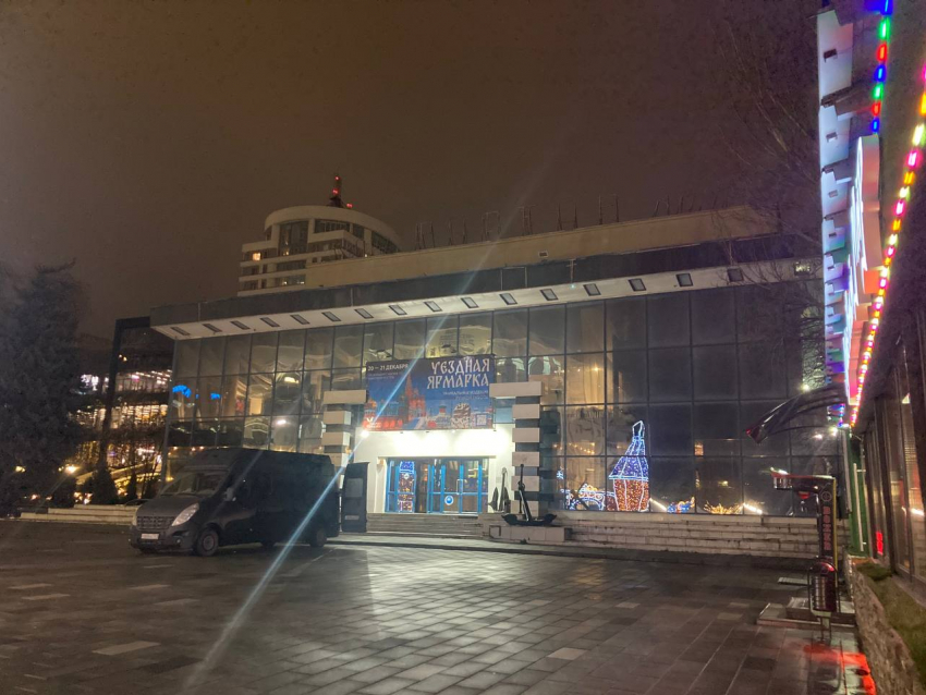 Вывеска кинотеатра Ростов исчезла спустя несколько часов после критики губернатора