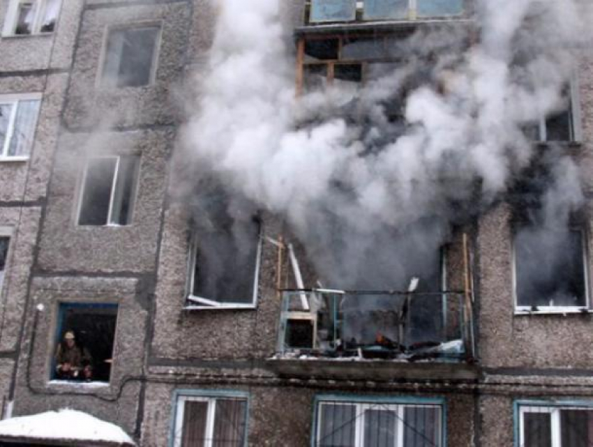 Ожоги головы и кистей рук получил житель Новошахтинска в результате хлопка газа