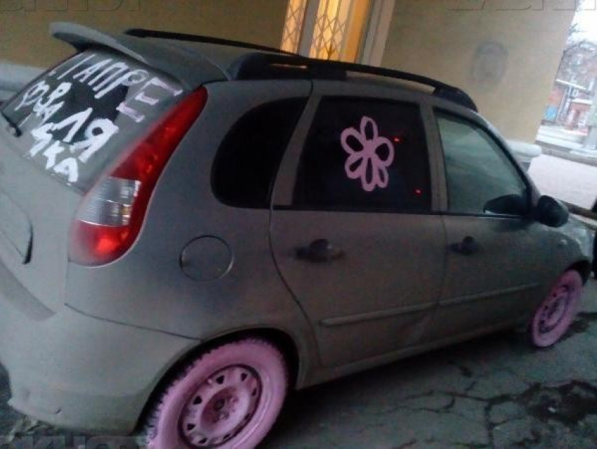 "Розовое» издевательство над иномаркой шокировало девушку-"зайку» в Таганроге