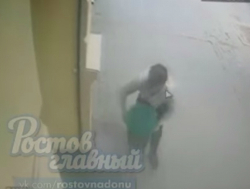 Похищение декоративного цветка в центре Ростова попало на видео