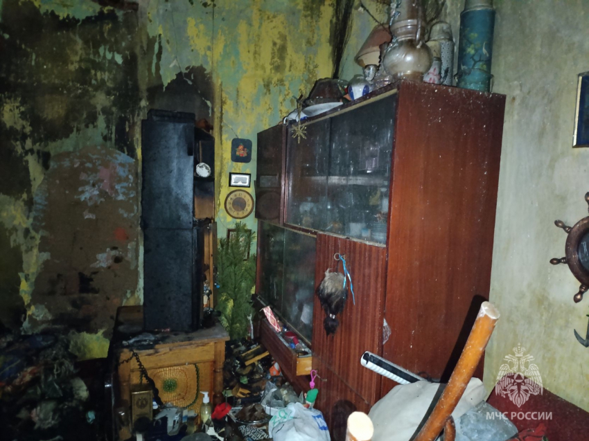 В Ростове 80-летняя пенсионерка погибла из-за упавшей на матрас свечи