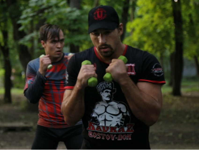 Участник турниров ММА начал бесплатные тренировки для начинающих боксеров в Ростове