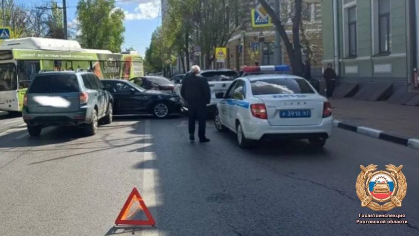В Ростове произошло массовое ДТП с участием пяти автомобилей