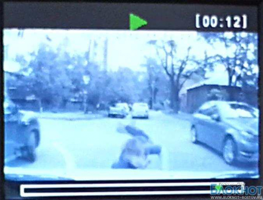 Видеорегистратор зафиксировал ДТП с 4-летним ребенком в центре Ростова