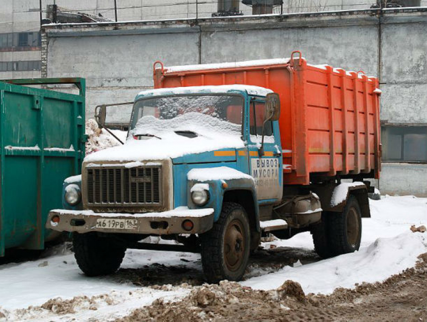 Региональные операторы усиленно убирают завалы мусора в Ростове