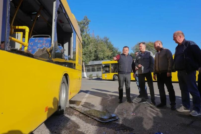 В Ростове поврежденные при атаке БПЛА автобусы заменят резервным транспортом