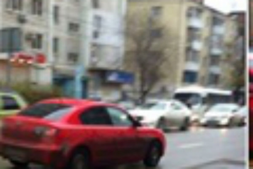 В центре Ростова машина сбила девочку 