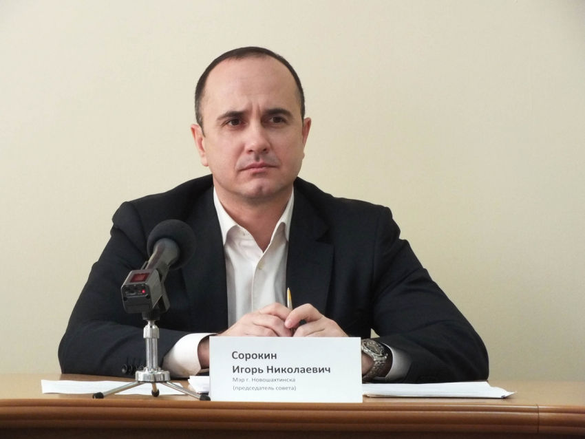 Министр промышленности Ростовской области зарабатывает 300 тысяч в месяц и любит дорогие иномарки