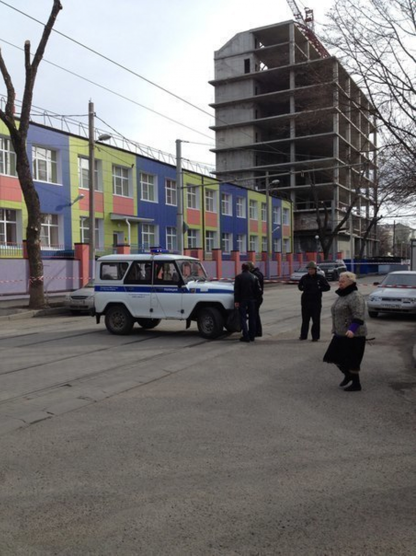 Сумку с одеждой  для бездомных приняли за бомбу в Ростове 