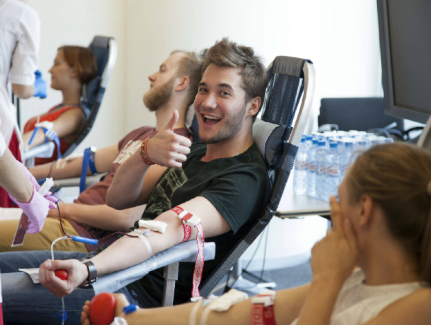 Сдать кровь для нуждающихся предложили жителям Ростова в новогодние каникулы