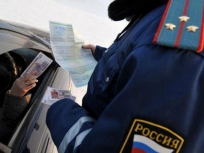 В Ростовской области полицейские вымогали 15 тысяч у пьяного водителя 