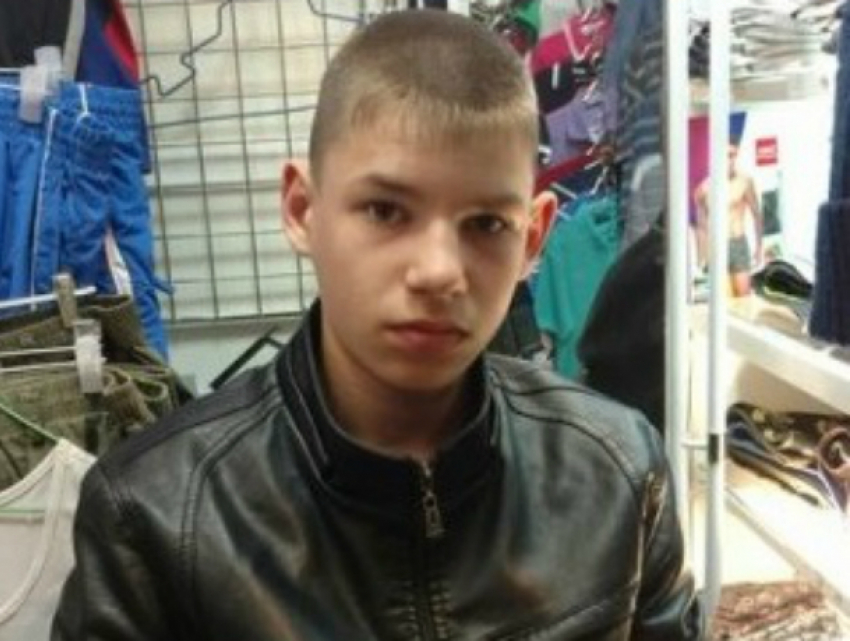 Молодого татуированного автостопщика из Забайкалья разыскивают в Ростовской области