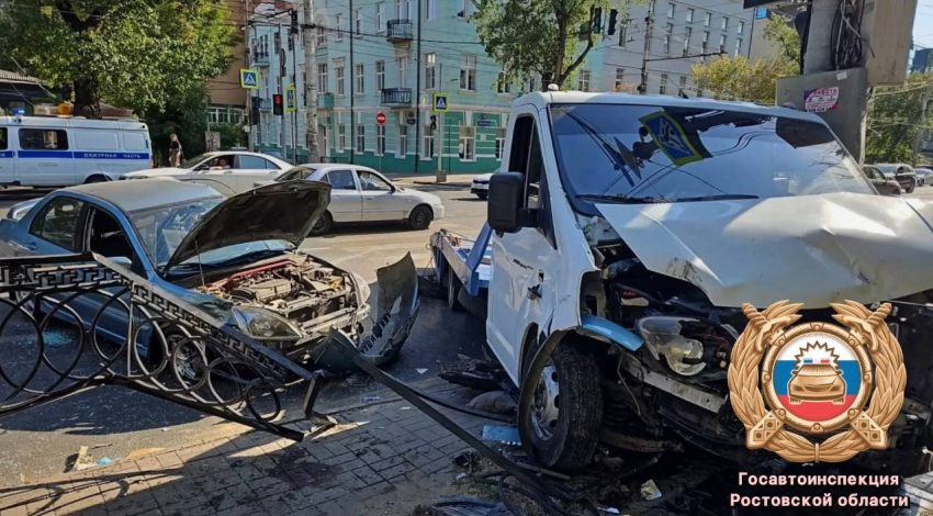 Пешеход погиб после жёсткого ДТП с «Газелью» и Mitsubishi в центре Ростова