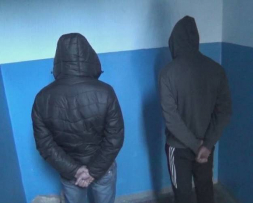 Мужчины открыли стрельбу в Ростове 