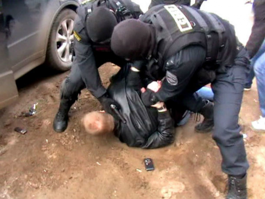 Масштабную спецоперацию по задержанию банды наркодилеров провели в Ростовской области