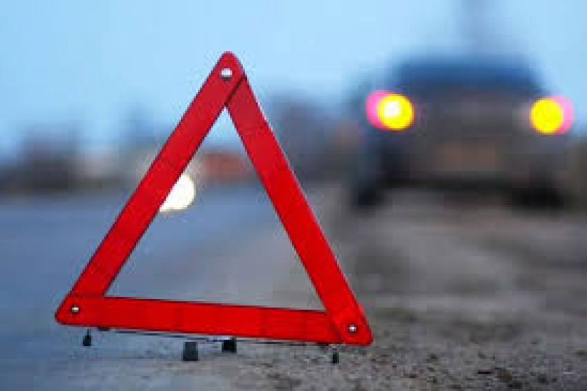 От столкновения с деревом погиб водитель внедорожника в Ростовской области