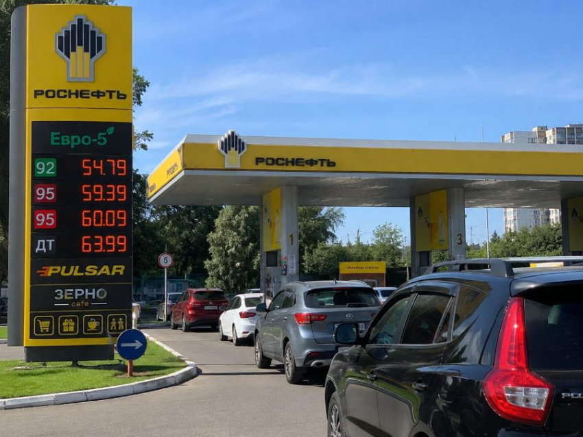Бензин и дизтопливо подорожали за неделю в Ростовской области