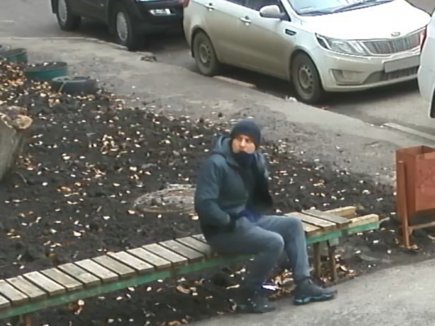 В Ростове-на-Дону неадекватный мужчина напал на школьницу и избил до потери сознания
