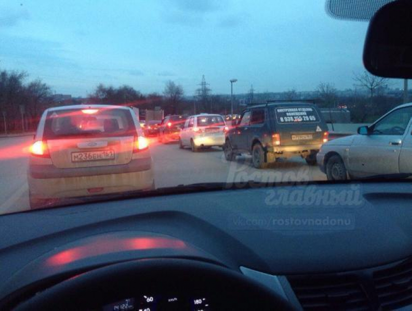 ДТП на Змиевском проезде в Ростове спровоцировало 9-балльную пробку