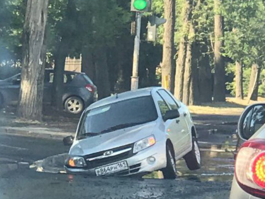 Автомобилист «нырнул» в асфальт в Ростове-на-Дону