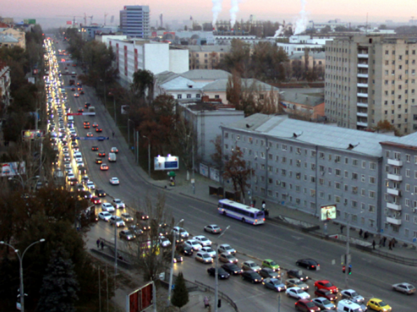 Чиновники «обрадовали» автолюбителей Ростова новыми дикими пробками в центре города
