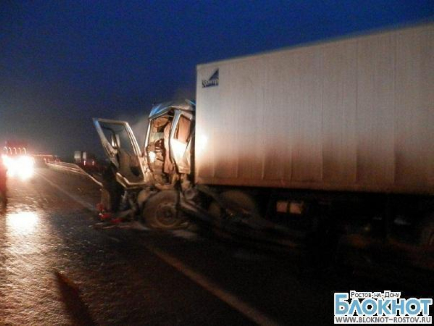 В Ростовской области на М-4 «Дон» из-за уснувшего за рулем дальнобойщика столкнулись два большегруза