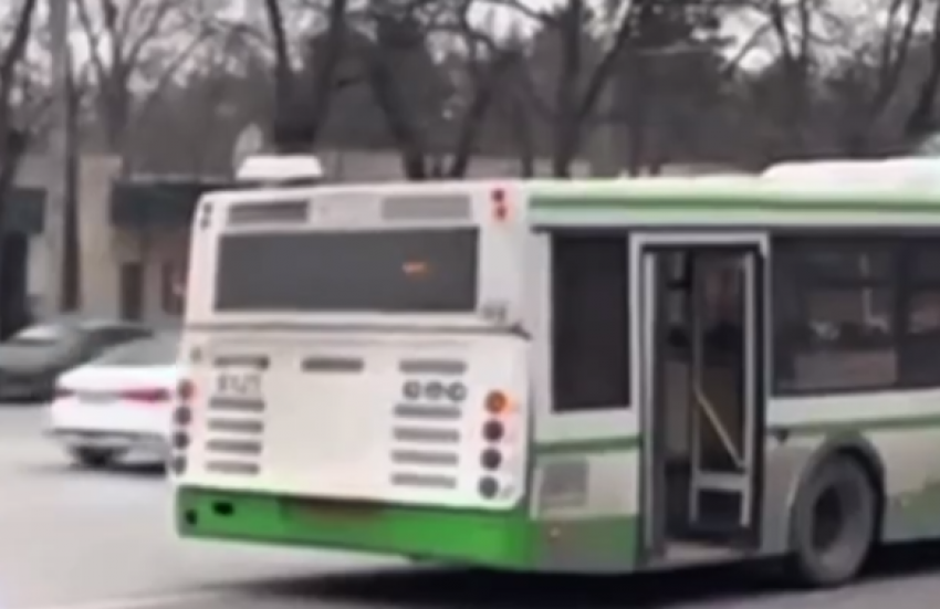 В Ростове автобус переехал ноги бабушке на Ворошиловском проспекте