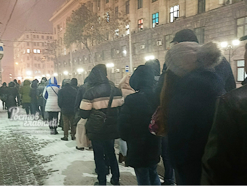 Жители микрорайона Суворовский не могут попасть домой из-за первого снега
