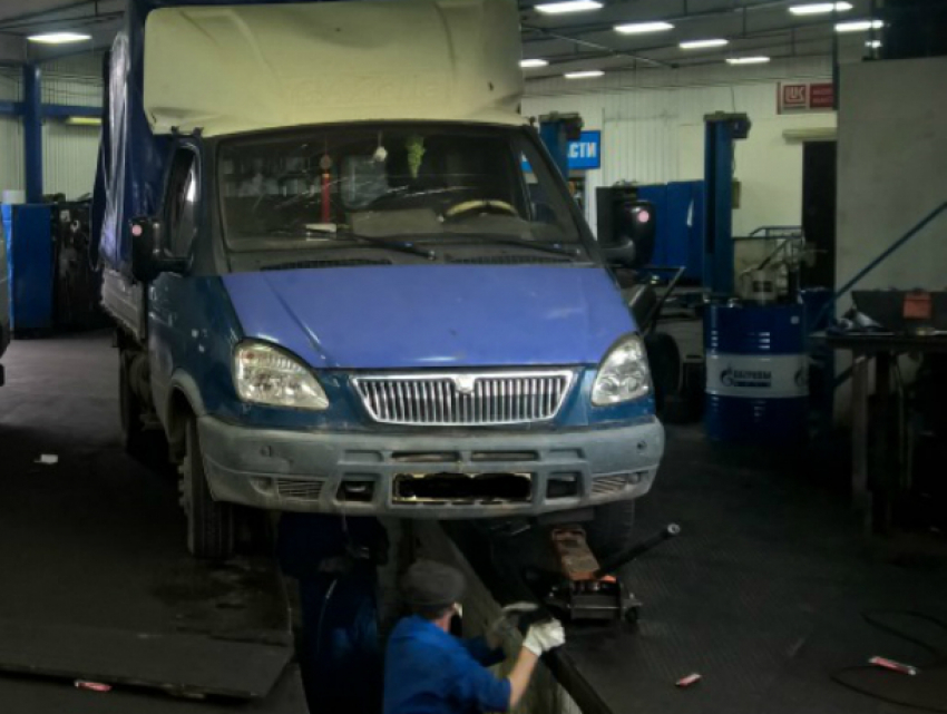 Работник автомастерской украл и продал привезенный на ремонт автомобиль в Ростовской области