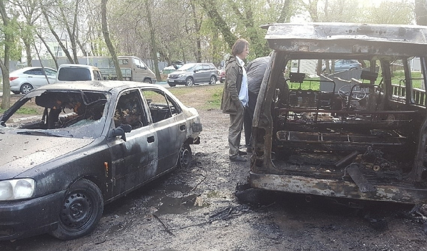 В Ростове на Западном сгорели три иномарки