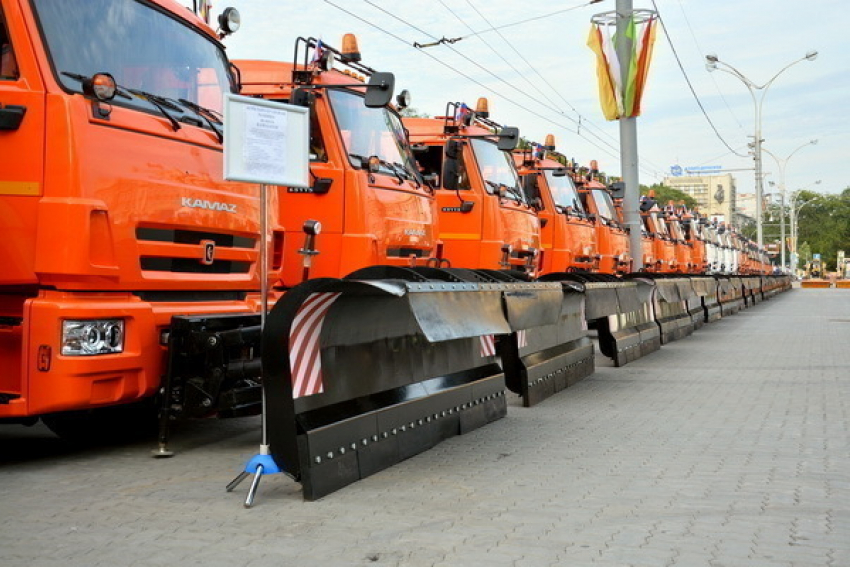 Парк коммунальной техники Ростова пополнился на 45 автомобилей 