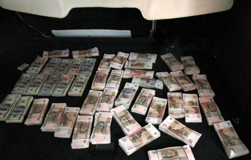 Через Ростов контрабандой пытались ввезти 800 тысяч рублей из Украины 