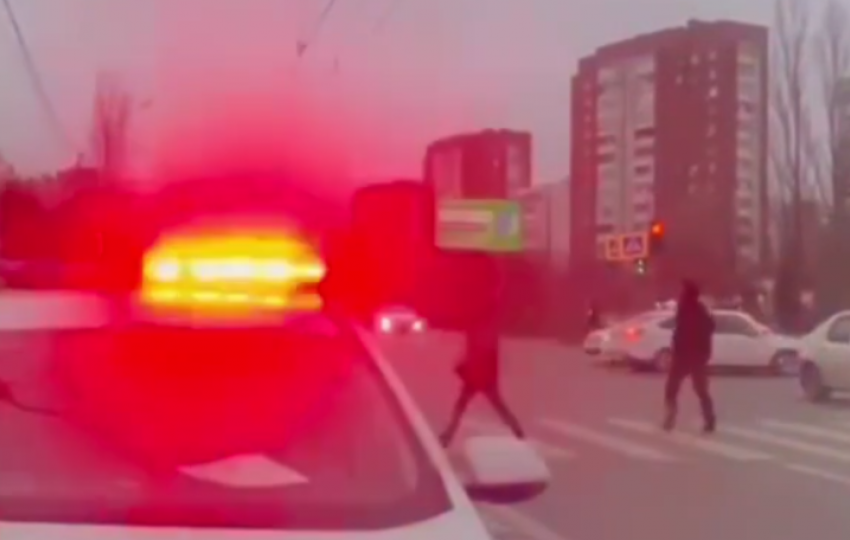 Пожилая автоледи сбила двух пешеходов в Ростове