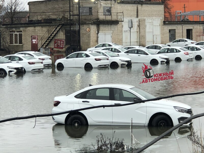 «АвтоВАЗ» заявил, что затопленные в Ростове автомобили Lada не пострадали