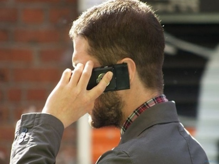 Ростовский 21-летний любитель бесплатных звонков «вынюхивал» в торговом центре своих жертв  