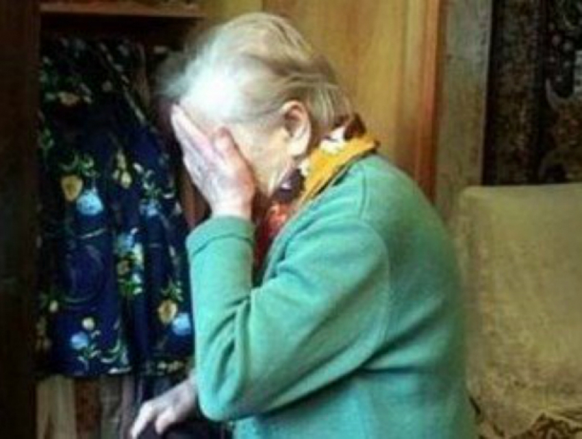 Нуждавшаяся в деньгах женщина обворовала свою мать-пенсионерку в Ростовской области