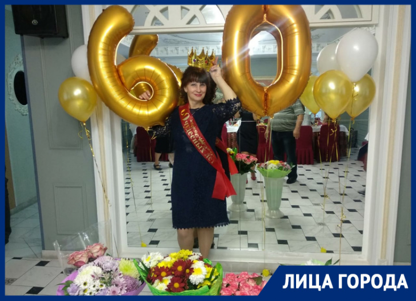«Крутая бабушка»: как пенсионерка из Ростовской области покорила Tik-Tok рок-каверами на электрогитаре
