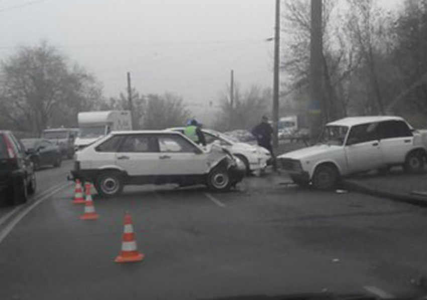 Утренние ДТП вынудили ростовских водителей оказаться в «пробочном коллапсе»