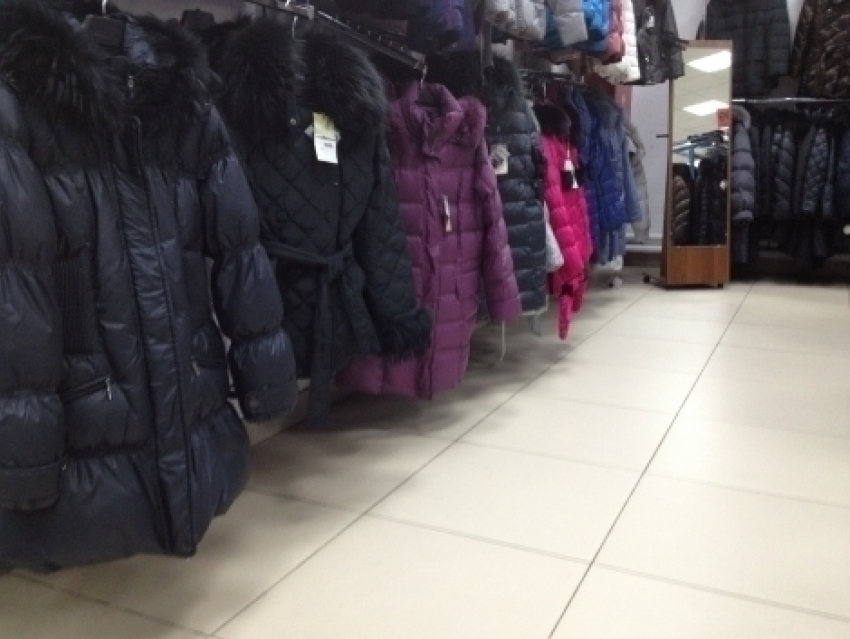 В Ростове вор не снял с себя краденные куртки с этикетками и попался полицейским 