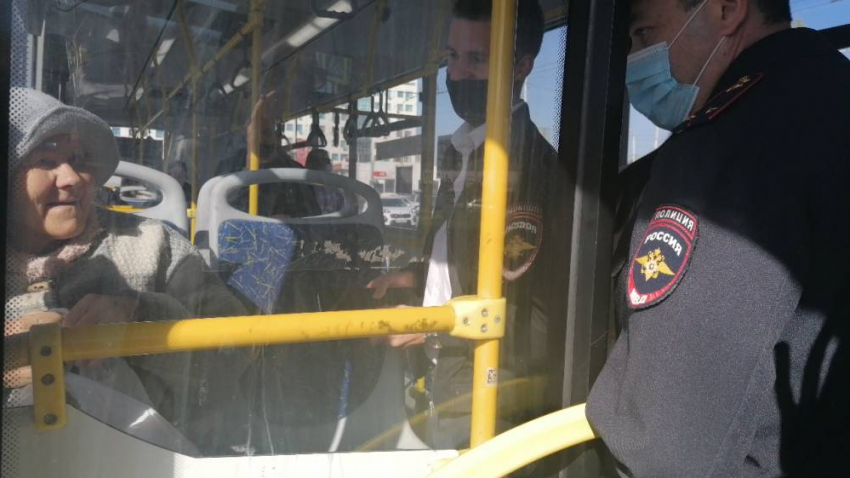 В ростовских автобусах выявили 817 нарушителей масочного режима