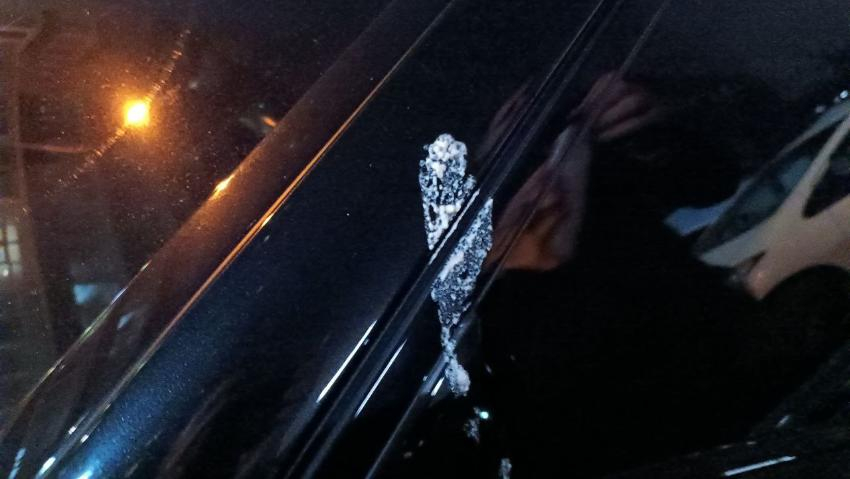 После ремонта на Веры Пановой жильцы оттирают монтажную пену с машин