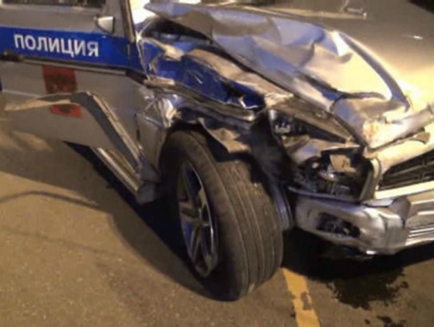Полицейский получил травмы в нелепой аварии на трассе в Ростовской области