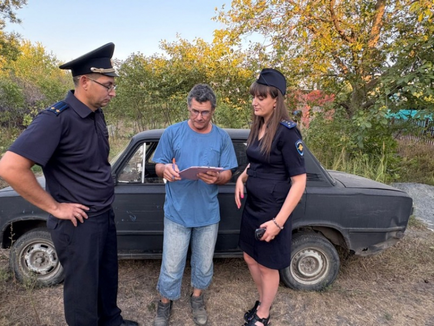 Подростки угнали машину прямо со двора хозяина в Ростовской области 