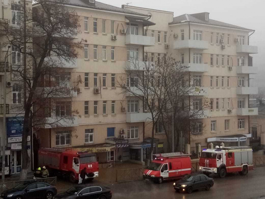 Подумали дым с огнем, а оказался пар и паника