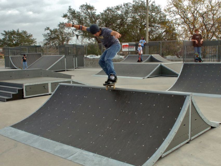 Большая площадка для катания на роликах и скейтах появится в Ростове