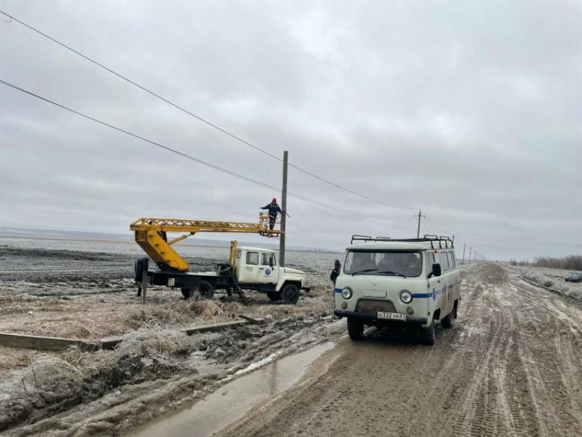 Более 100 тысяч человек в Ростовской области остаются без электричества