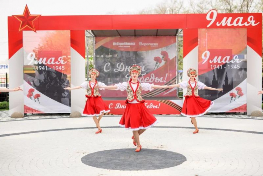 Жителей экорайона «Вересаево» в Ростове поздравили с Днем Победы
